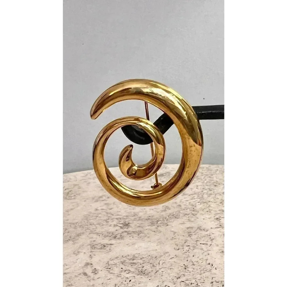 Vintage Unisex Gold Plated Comma Swirl Pin Brooch Fashion Jewelry Collection